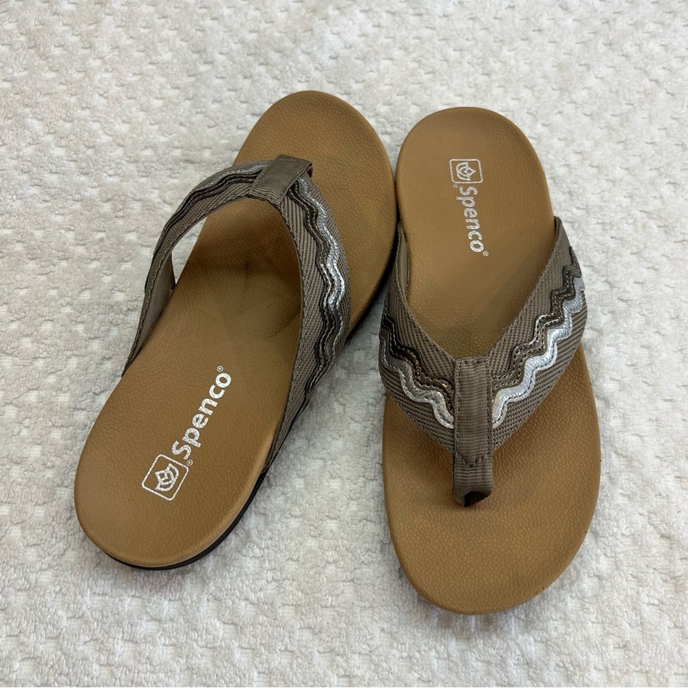NWOT. Spenco womens flip flop